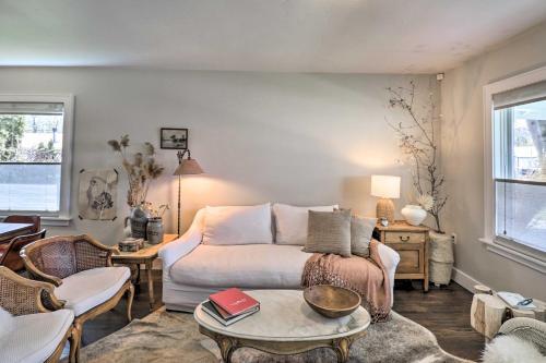 Luxe Glacier Getaway Walk To Downtown Kalispell!