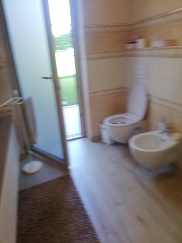 Villetta A Schiera Con Giardino Box E Posto Auto.
