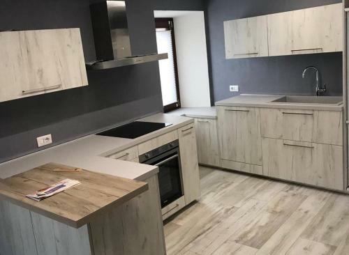 Bright Newly Renovated Apartment