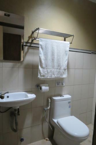 Hostal Makabata Guesthouse