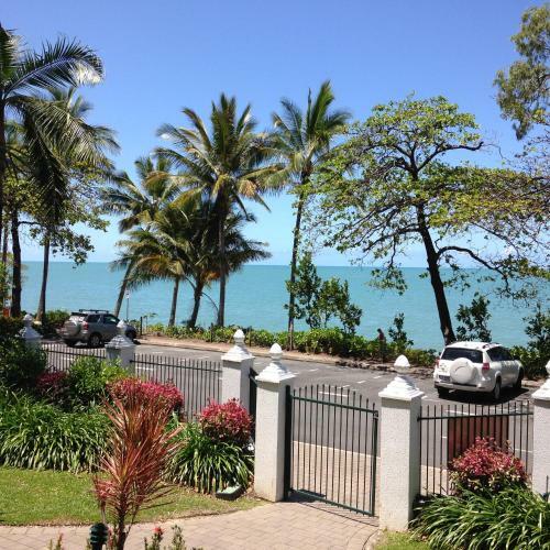 Aparthotel Costa Royale Beachfront Apartments