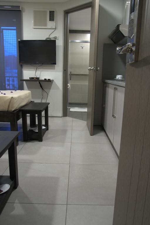 Jade Hotel And Suites