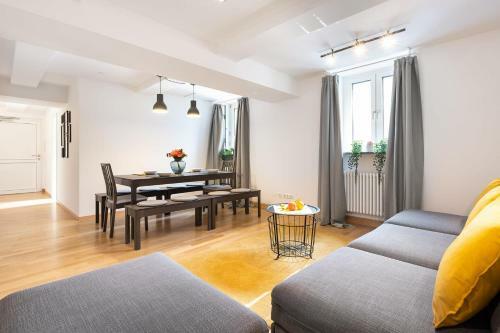 Marienplatz Apartment 2 Bedrooms Living Room Kitchen