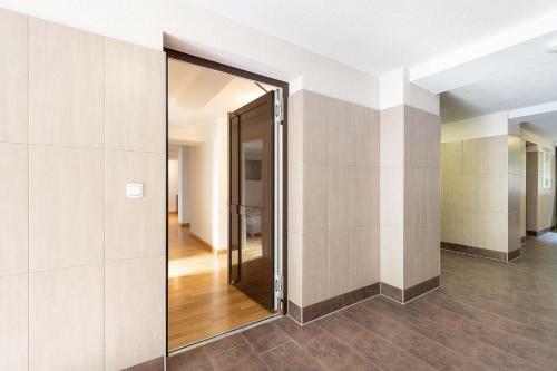 Marienplatz Apartment 2 Bedrooms Living Room Kitchen