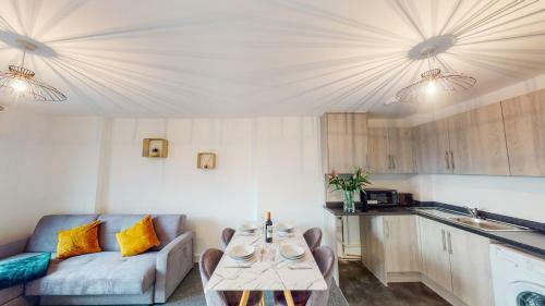 Brand New 1 Bedroom Apartment With Parking