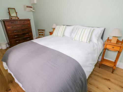 Wigrams Canalside Cottage