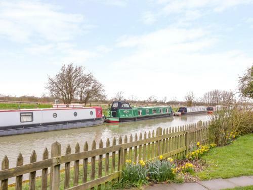Wigrams Canalside Cottage