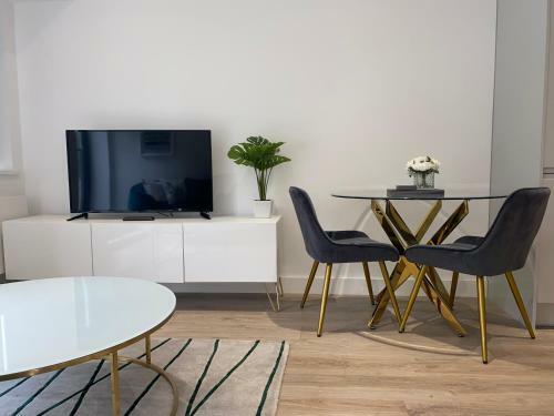 Roomotel - Streetsbrook Apartments
