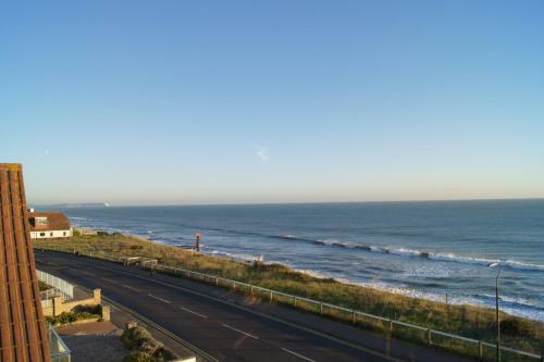 Luxury 3 Bed Apartment- Large Balcony With Seaviews