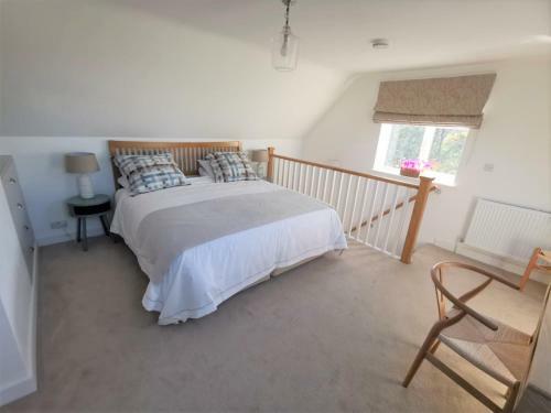 Contemporary Cottage Outside South Harting
