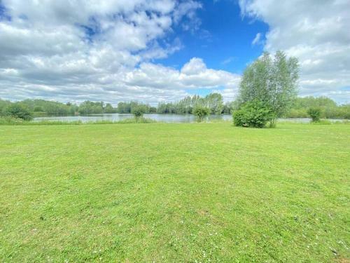 Lilly Lodge, Lake Pochard