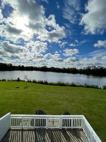 The Cotswolds Lakeside - Kinsale Lodge,spring Lake