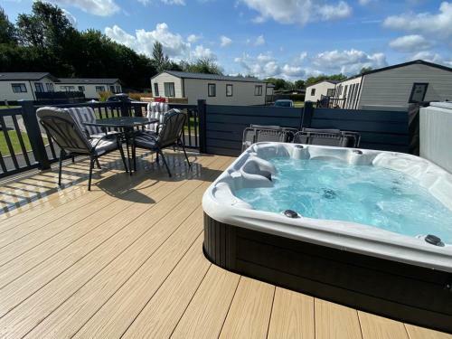 Puddleducks, Dog Friendly Hot Tub Lodge