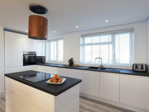 Pass The Keys Amazing Views High End Beachfront 3bed Sleeps 7