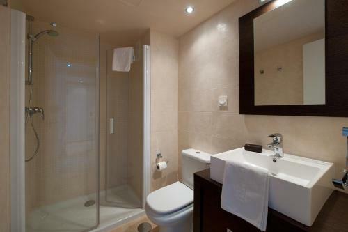 Apartamento de 2 Dormitorios Vista Mar Con Parking