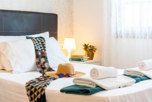 12a Amarilla Bay Holiday Apartment, Pool And AC