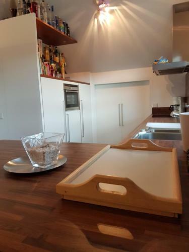 Apartamento 3,5 Zimmer Hochwertig Eingerichtete Dachgeschosswohnung