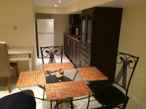 Toronto Garden Inn Bed & Breakfast