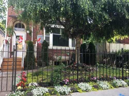 Toronto Garden Inn Bed & Breakfast