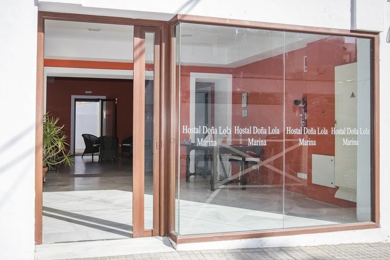 Hostal Do�a Lola Marina