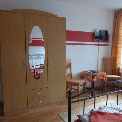 Hostal Pension & Ferienwohnung Zum Schmuckgiebel