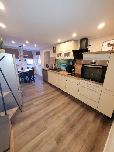 Apartment Bodeblick Modern, Stilvoll, Gem�tlich, Begehbarer Kleiderschrank