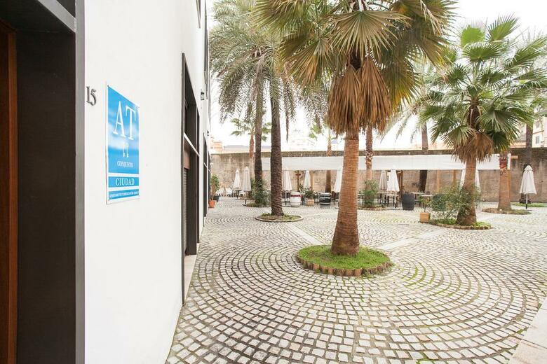 Apartamentos Azz Sevilla Torre De La Plata