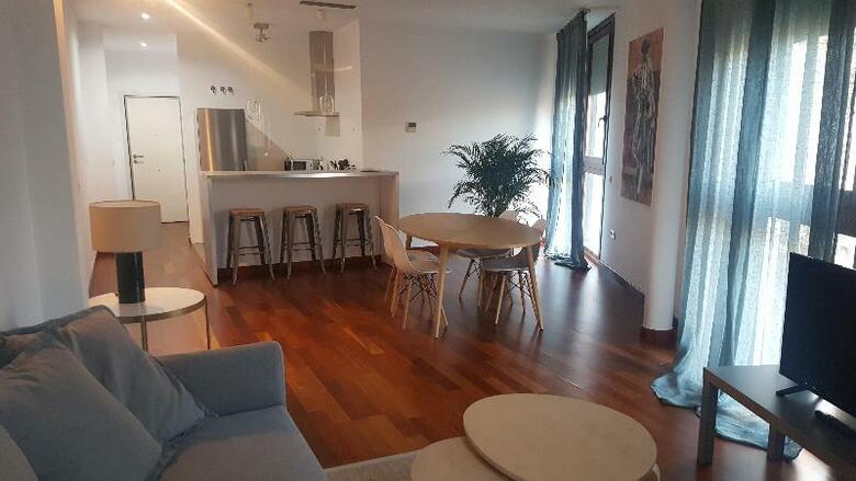 Apartamentos Azz Sevilla Torre De La Plata