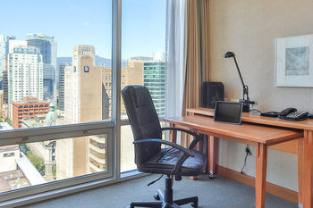 Delta Hotels Vancouver Downtown Suites