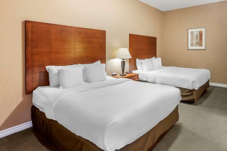 Hotel Comfort Inn & Suites Thousand Islands Harbour District