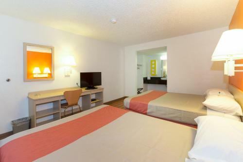 Motel 6 Hayward