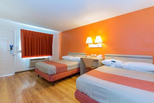 Motel 6 Hayward