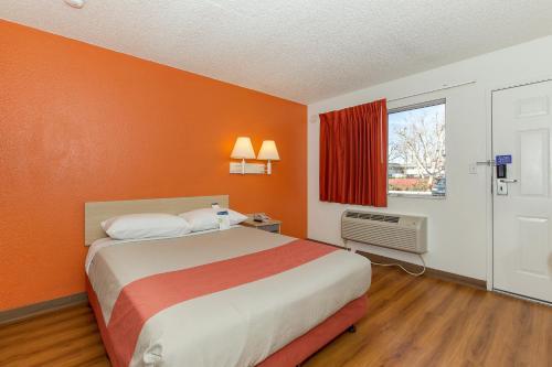 Motel 6 Hayward