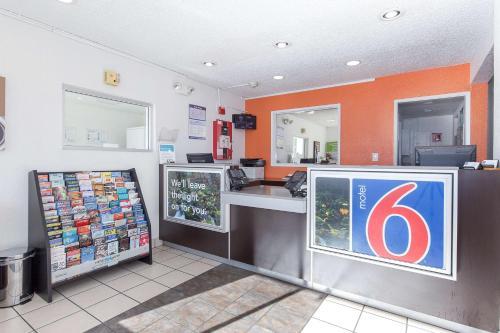 Motel 6 Hayward