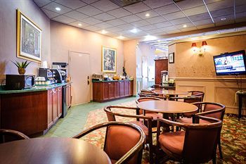 Peterborough Inn & Suites Hotel