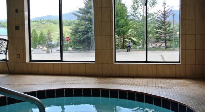 Hotel Luxury Inn & Suites