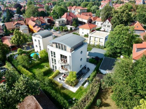 Monopol Apartments