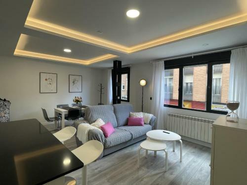 Apartamento Nuevo Con Patio, Situado En El Centro.