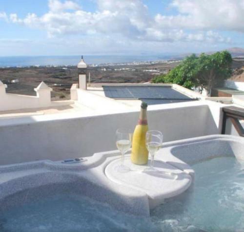 Villa Papaz In Lanzarote Spacious Pool Sea View