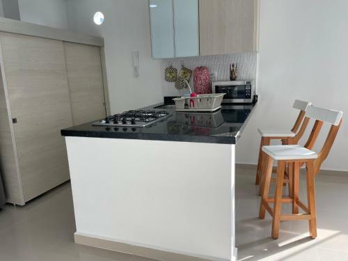Lindo Apartamento En Centro Comercial - Piscina - Turco - Sauna.