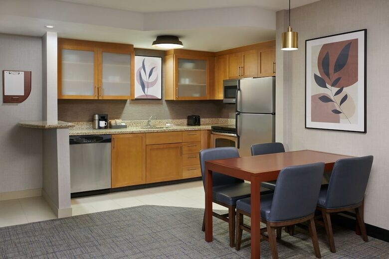 Hotel Residence Inn By Marriott Calgary Airport