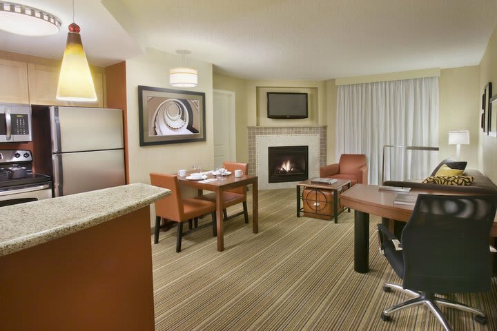 Hotel Residence Inn By Marriott Calgary Airport