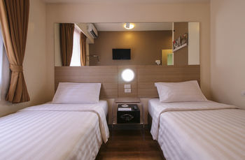Tune Hotel Aseana City