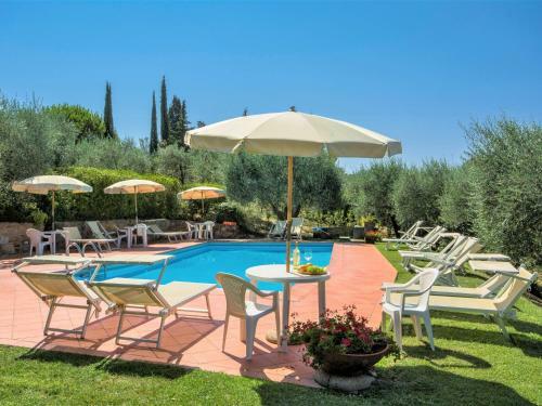 Rustic Apartment In Castelfiorentino With Swimming Pool