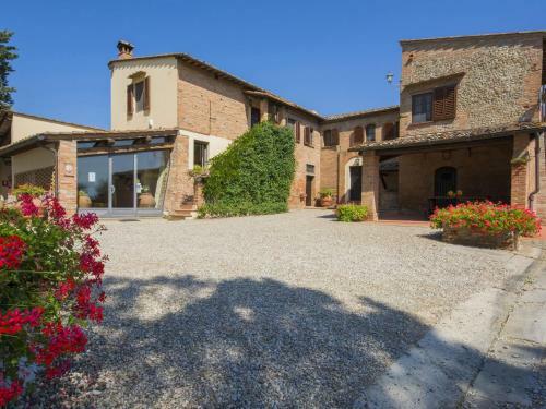 Splendid Farmhouse In Castelfiorentino With Garden