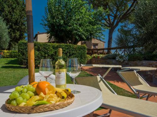 Splendid Farmhouse In Castelfiorentino With Garden