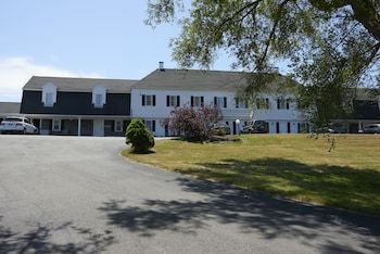 Hotel Sandwich Lodge & Resort