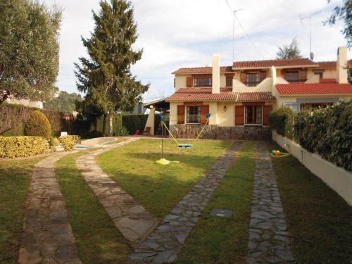Holiday Home Passeig Del Serrat L�ocata