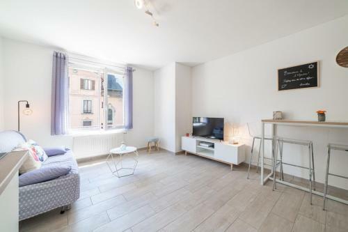 Apartment With Balcony In The City Center