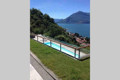 Beautiful Poolside And Stunning Lake View Gardenia